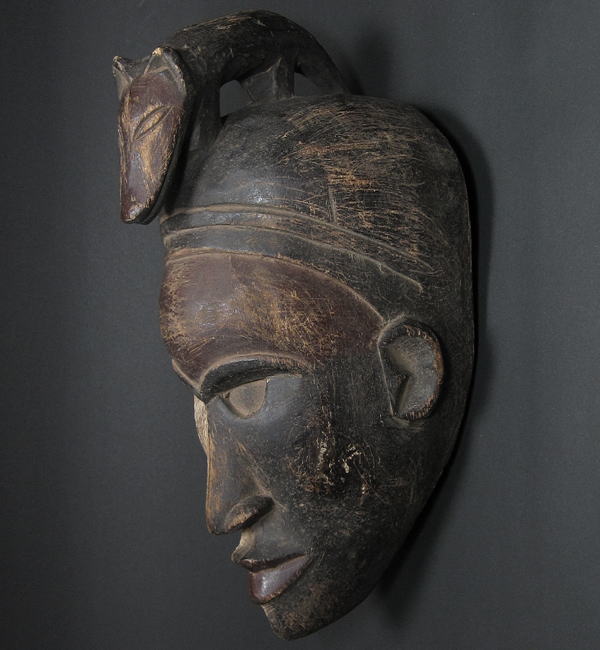 バコンゴのマスク<アフリカの仮面(木彫り)：アフリカ雑貨アザライ