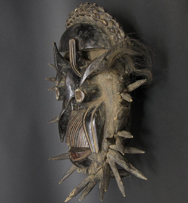 原野の精霊の仮面<アフリカの仮面(木彫り)：アフリカ雑貨アザライ