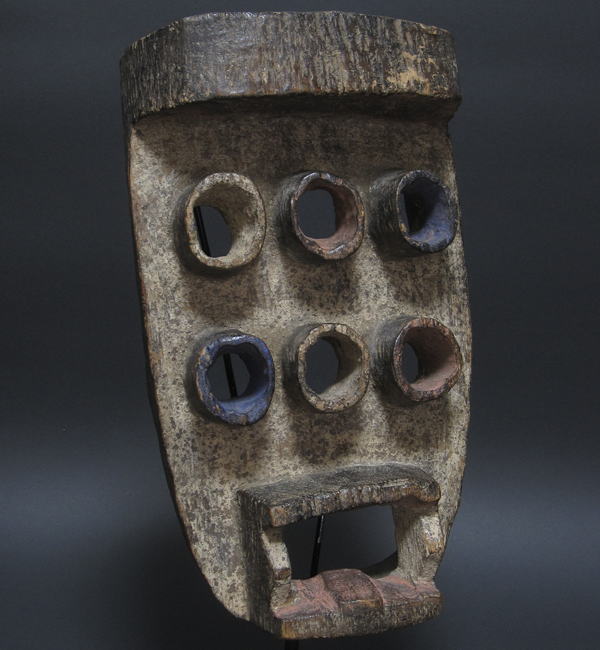 六つの目の仮面<アフリカの仮面(木彫り)：アフリカ雑貨アザライ