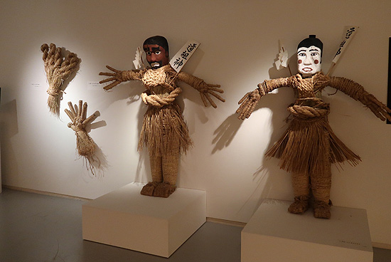 ユーモラスな造形に宿る民俗信仰「人形道祖神」 - 仏像ワールド