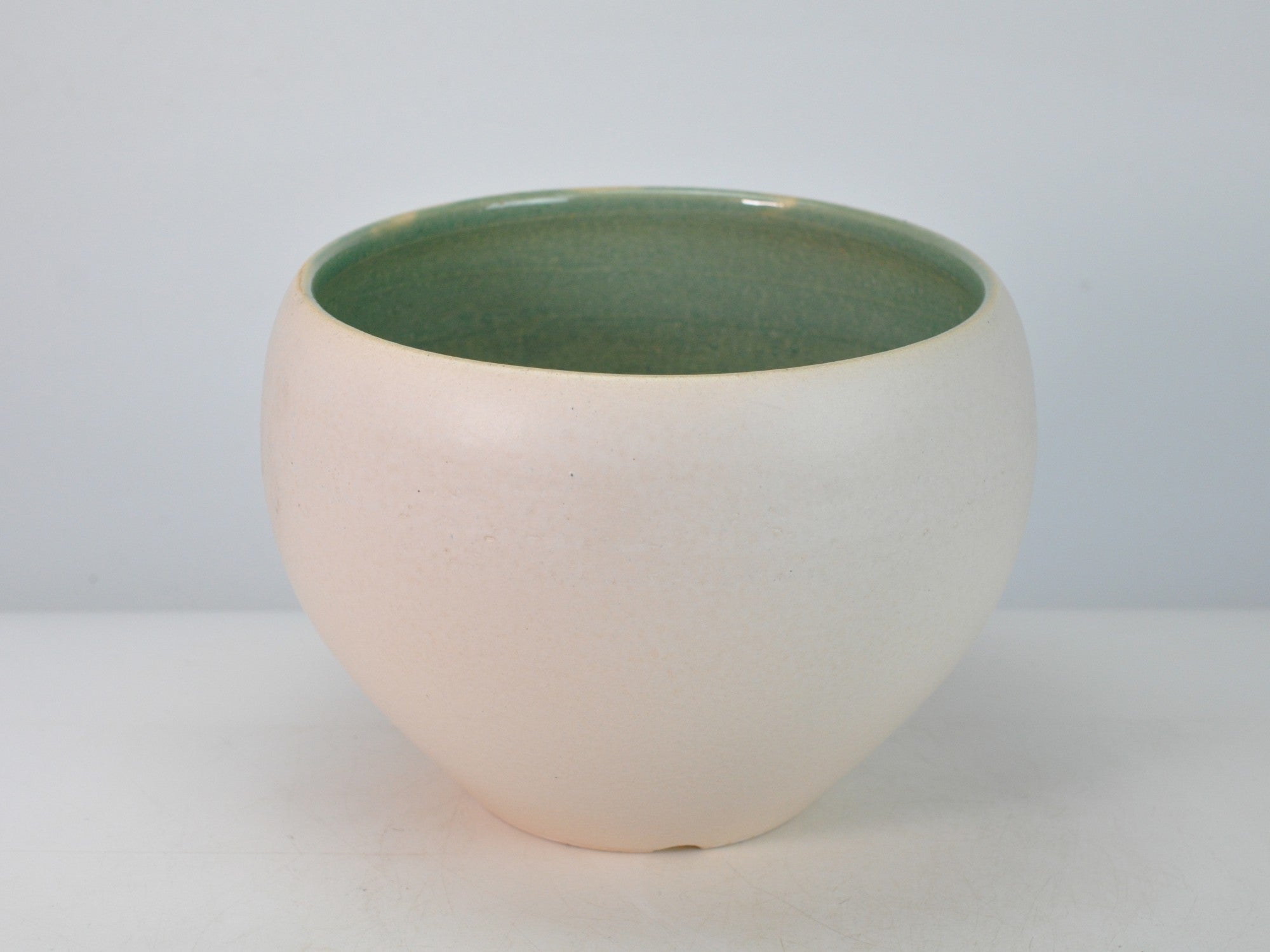 信楽焼 白丸鉢 マット 8号 幅23cm×高さ18cmの販売｜盆栽妙 – 盆栽妙 本店