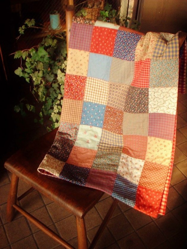 オールドファッションドキルト／SOLD OUT／正方形だけをつなげる素朴で