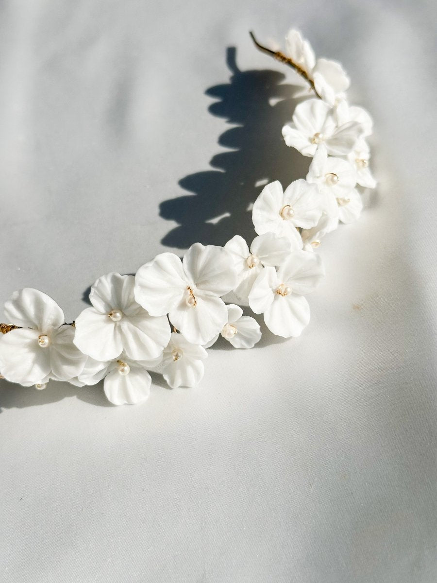 ホワイトフラワーヘッドドレス クレイフラワー 花嫁様 – おしゃれ花嫁