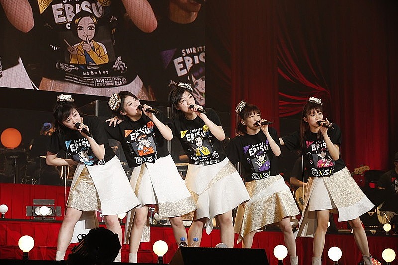 エビ中、10年間の感謝を込めたフルバンドでの年末恒例ワンマン | Daily