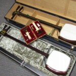 津軽三味線 太棹 子持ち綾杉胴 紅木 金細 ハードケース 鼈甲撥 ｜骨董