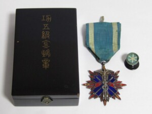旧日本軍の瑞宝章 勲章 徽章 記念章 従軍記章 軍服など | 骨董品買取