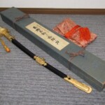 東京都小金井市にて、時代 武具 豪華 螺鈿細工の刀掛などの刀装具