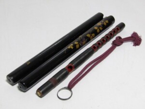 雅楽 龍笛 在銘 菊紋 漆塗蒔絵筒 | 骨董品買取・和楽器買取 五宝堂