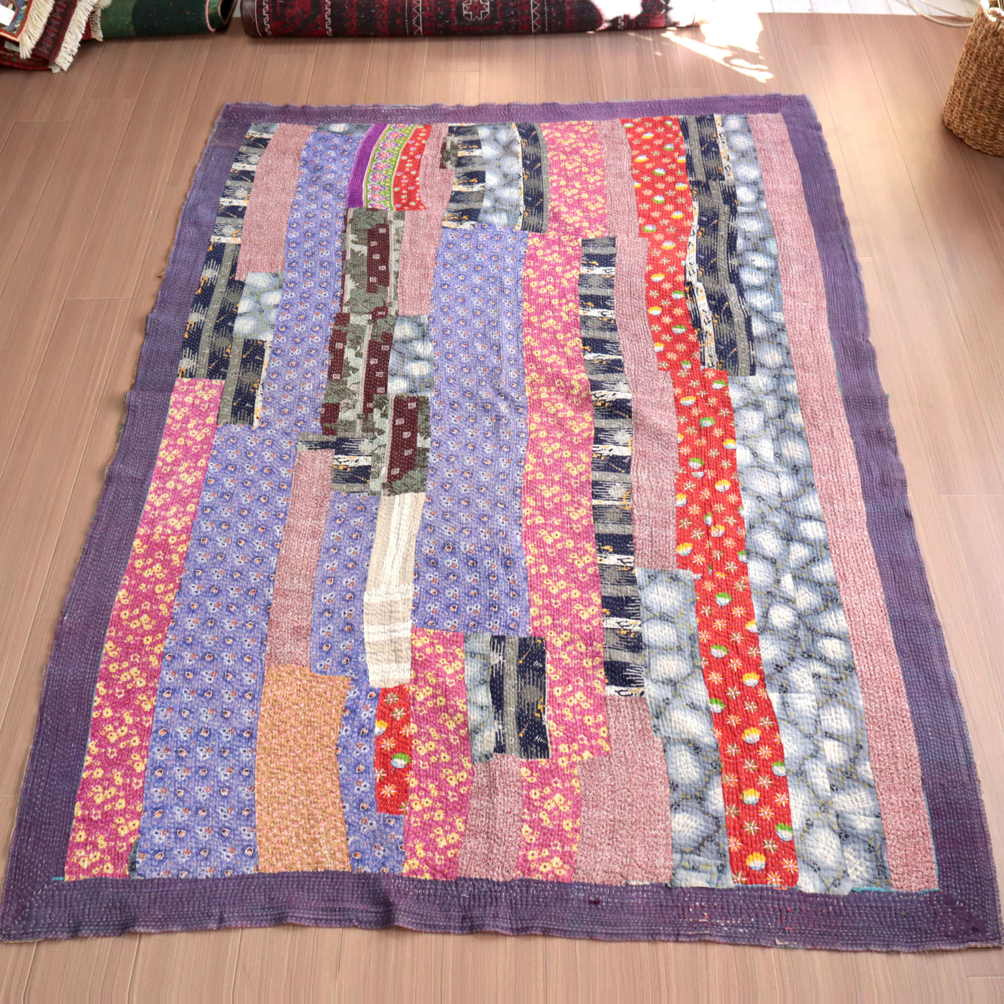 カンタ刺繍 ラリーキルト インドの古布210×152cm パープル系のパッチ