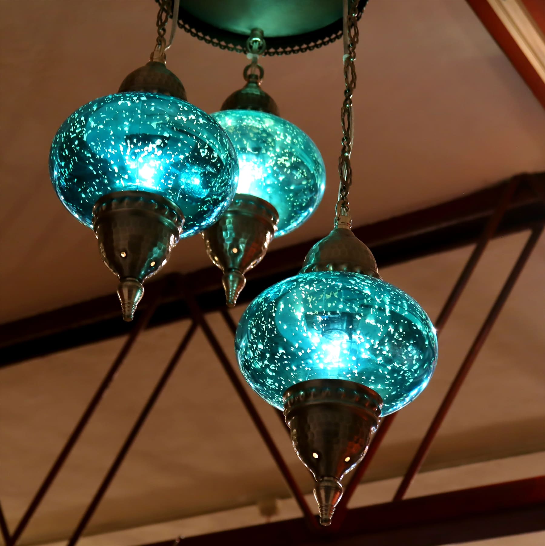 トルコランプ・アンティークフィニッシュ 3灯シャンデリア螺旋