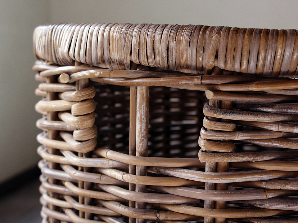 ドイツ製籐製楕円形バスケット 中型 ナチュラルブラウン