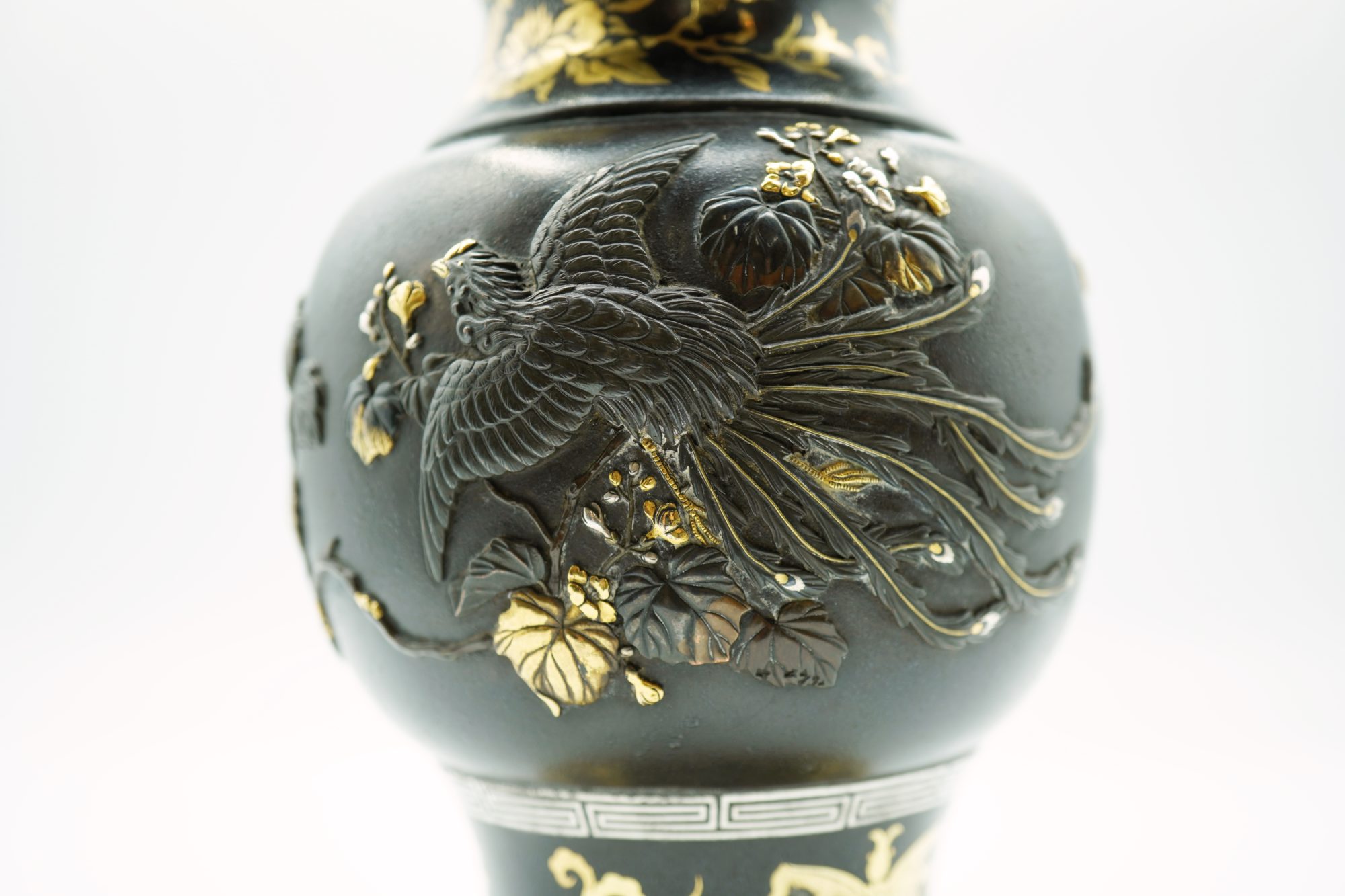 鉄地象嵌 桐鳳凰図花瓶 | 明治工芸・明治金工の販売専門店ならGallery尚