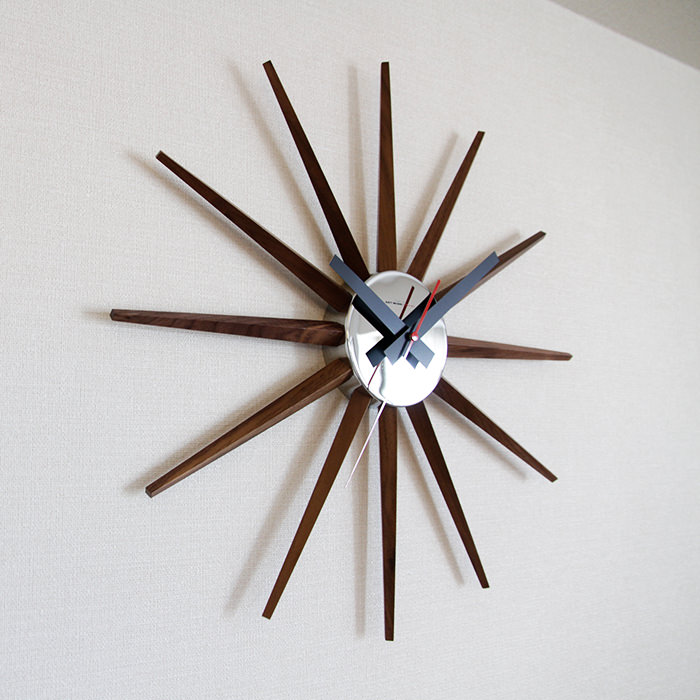 壁掛け時計 ブラウン・Atras2｜スイープムーブメント｜照明の