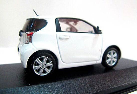 White-Black 1:43 Scale Minichamps Diecast Toyota IQ Model [NB1T111