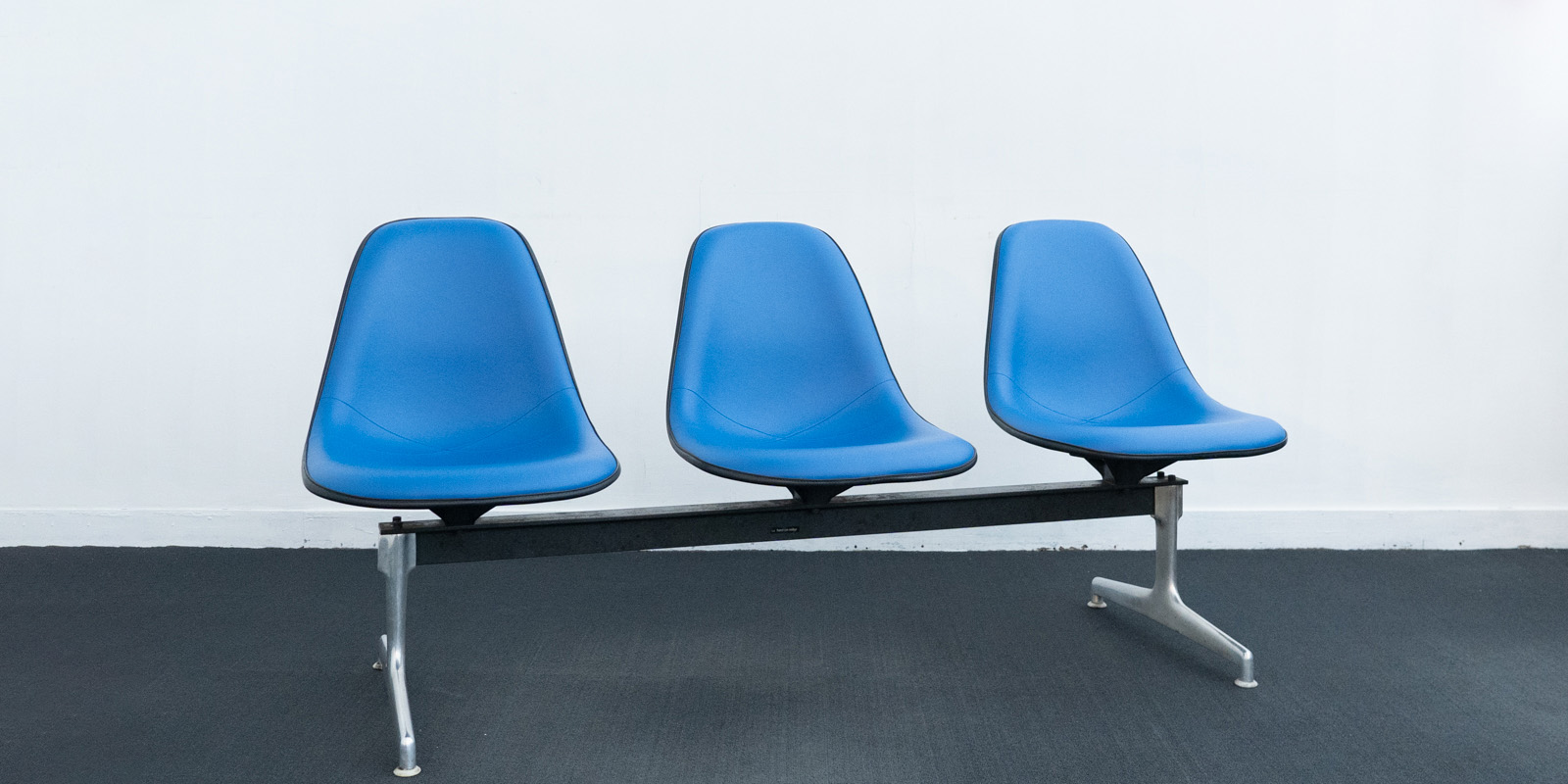 ハーマンミラー タンデムシート・ビニールレザーブルー（USED