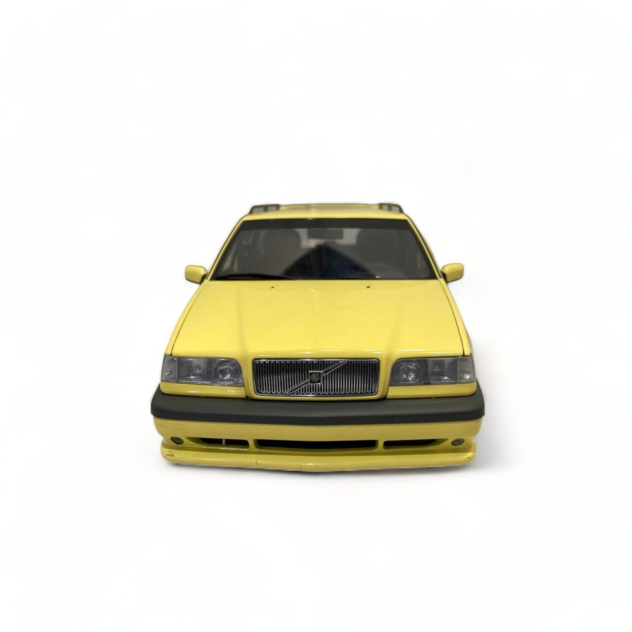 Autoart Volvo 850 T-5R Estate - Cream (1995, 1/18 Scale) Model Car