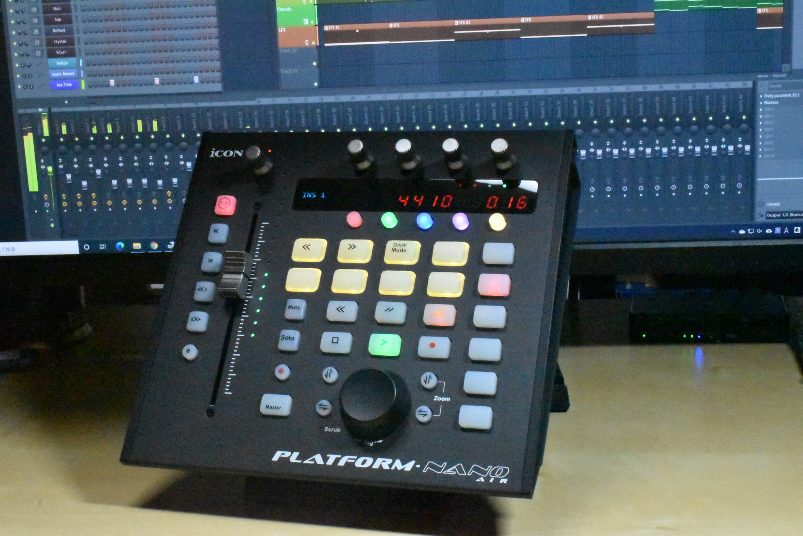 ワイヤレスで利用できるムービングフェーダー搭載の高機能