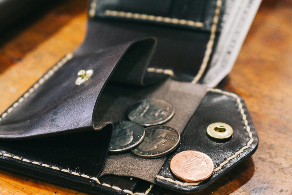 ハンドメイドの小銭入れ付き二つ折り財布 | ハンドメイド革小物のDuram