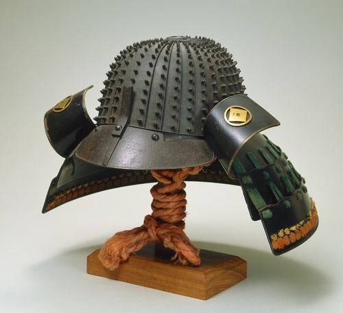 鉄錆地三十二間小星兜 | | 収蔵品詳細 | 作品を知る | 東京富士美術館