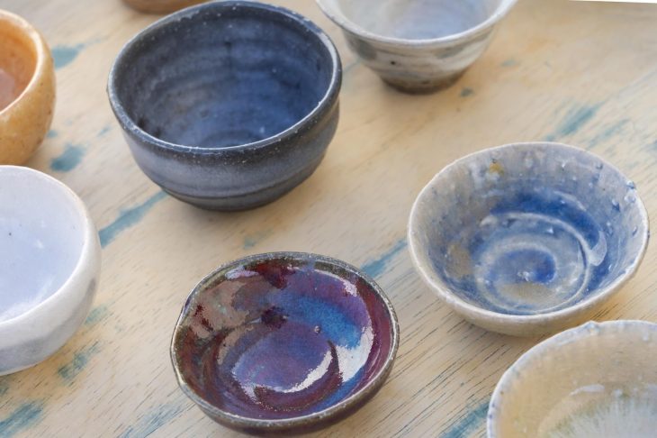 陶器と磁器の違いを徹底解説！特徴・見分け方と買取ポイントまで紹介