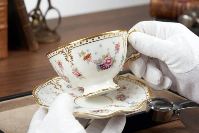 ロイヤルクラウンダービーとは？アントワネットはどのような食器