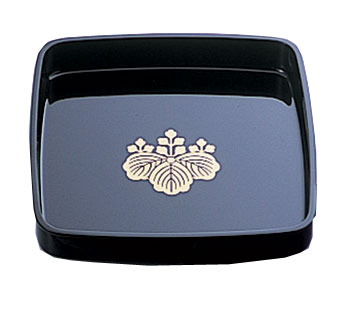 日本の儀礼文化に欠かせない漆塗りの広蓋・万寿盆・切手盆