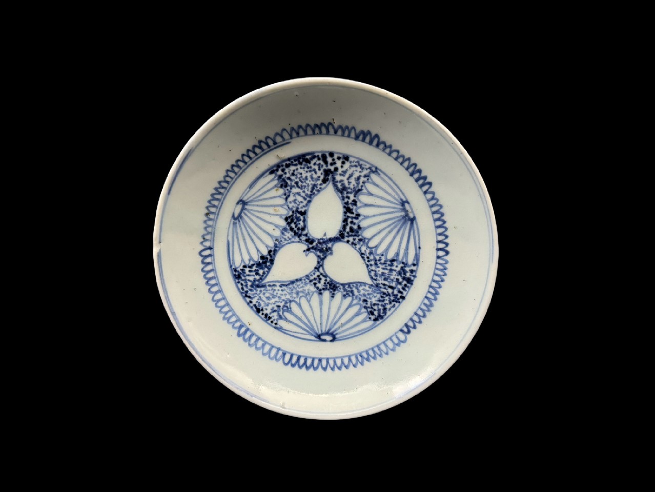 ギャラリー安原 / ご売約 初期伊万里 点描 半菊文皿