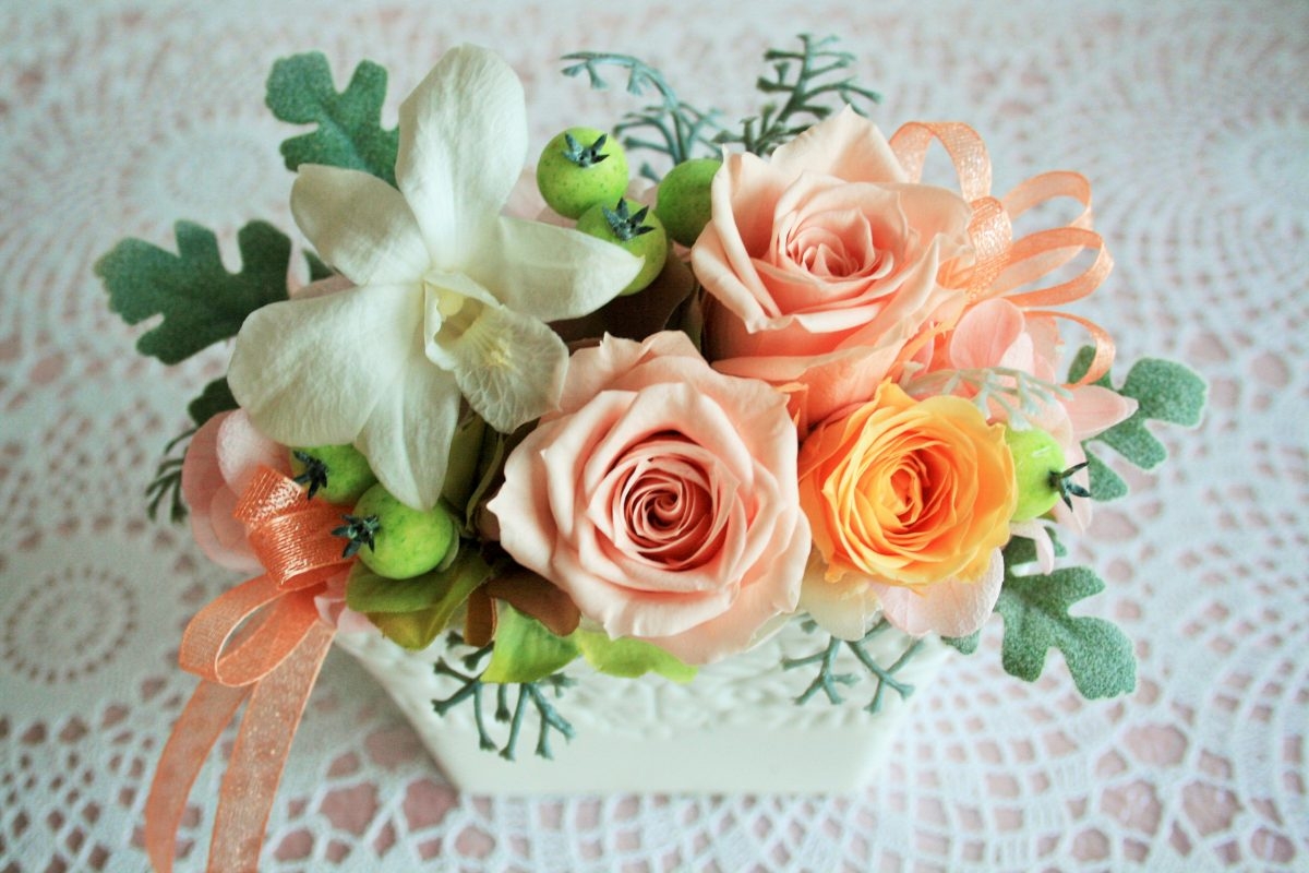 プリザーブドフラワー ホワイト＆サーモンピンク | 花・フラワーギフト