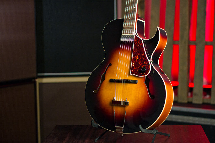 The Loar LH-350-VS Guitar - Folkmusician