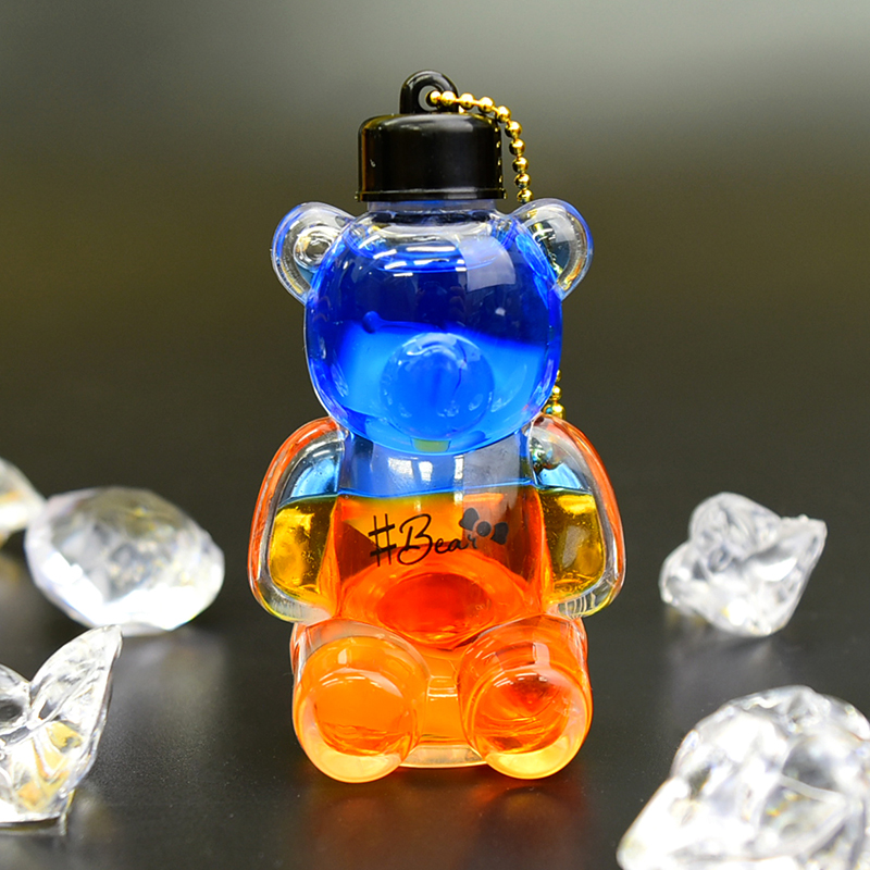 まるで本物！？ベアボトル型のリアルなオイルチャームが登場