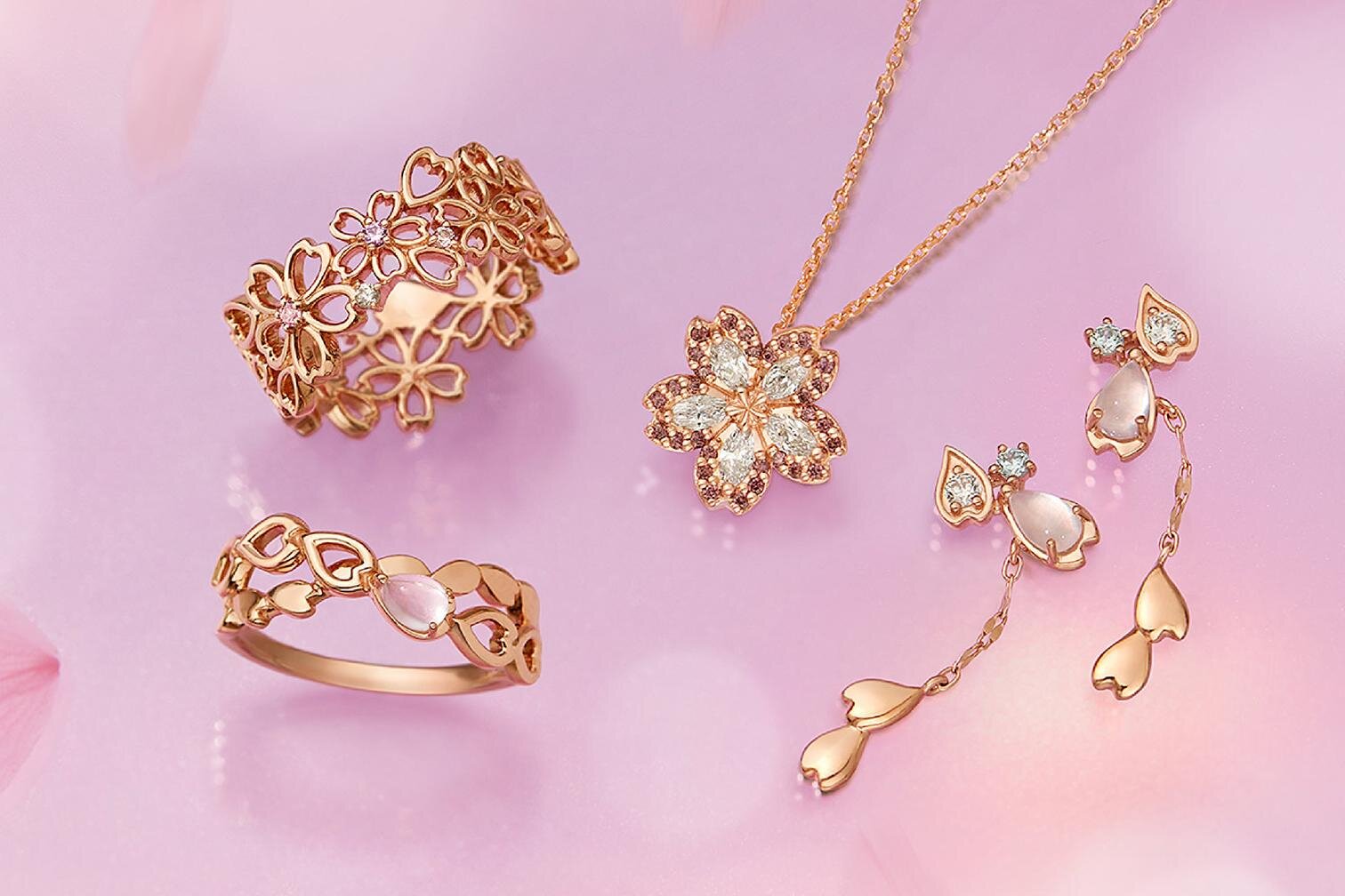 カナル 4℃”春まとった”桜ジュエリー、桜連なる透かし模様のリングや