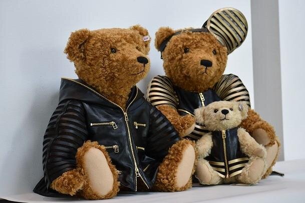 シュタイフ×ジュンコ コシノの限定テディベア、上質ラムレザー