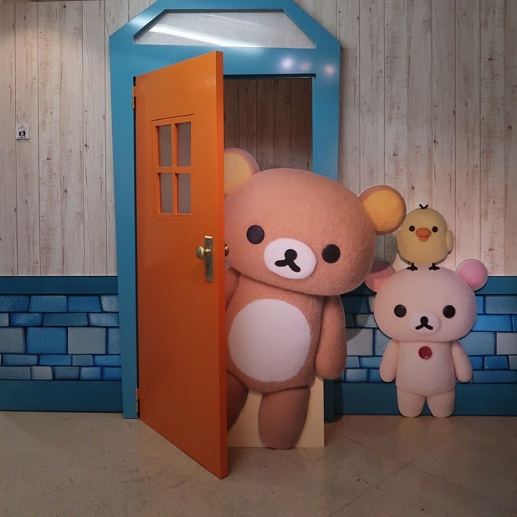 リラックマとカオルさん展」西武池袋で、カオルさんのアパートを再現