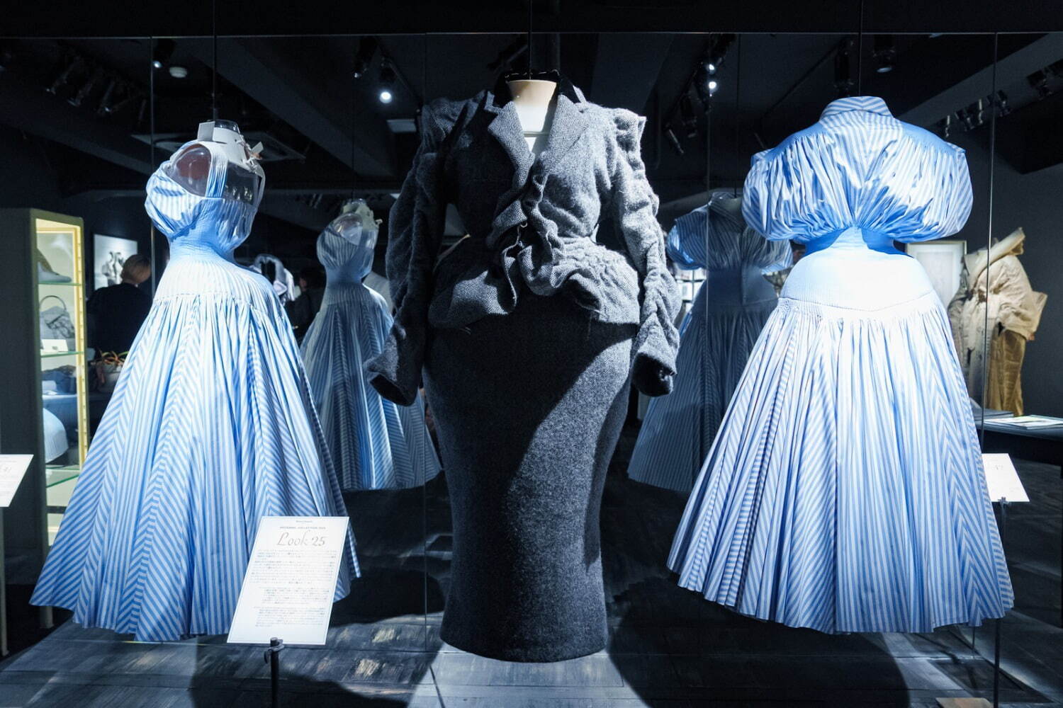 メゾン マルジェラ「アーティザナル」コレクションの展覧会が恵比寿で