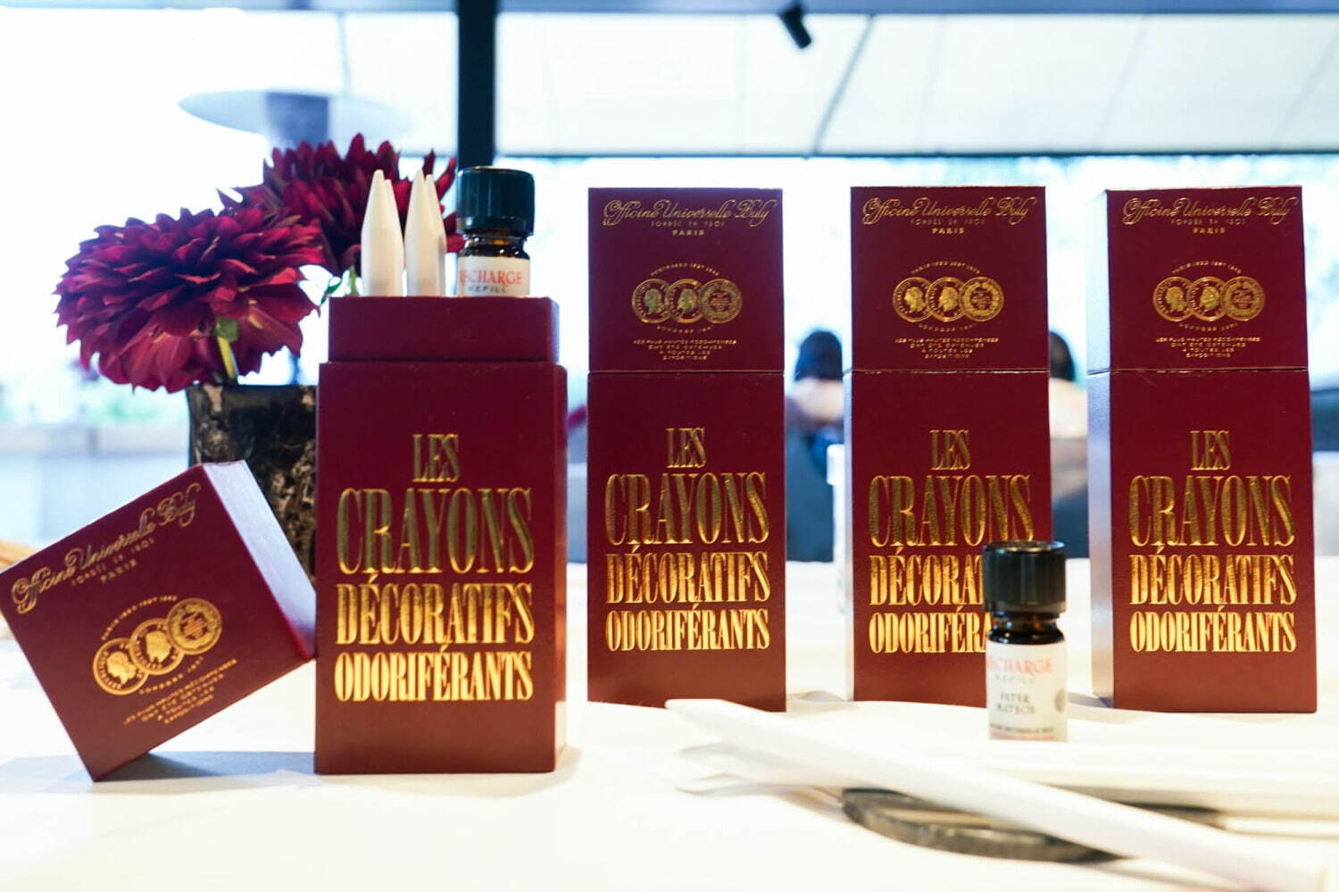 オフィシーヌ・ユニヴェルセル・ビュリー“吊るして楽しむ”「香水瓶型