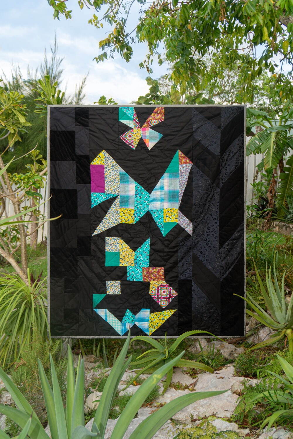 A.P.C.“蝶の羽”色クッション＆キルト、花柄×ギンガムチェックをパッチ