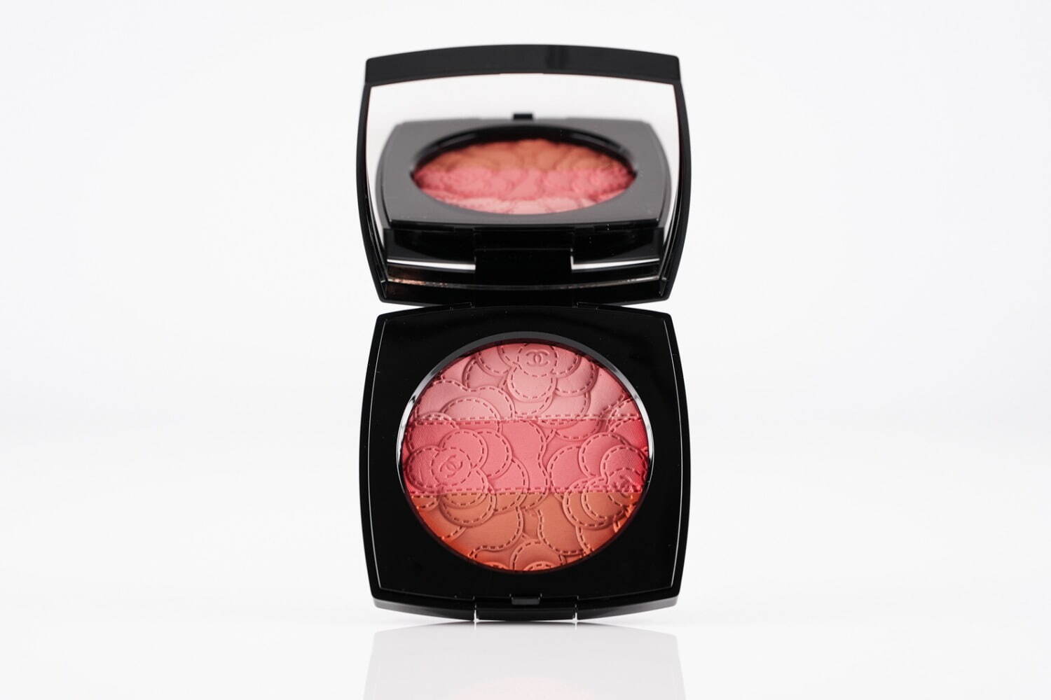 写真4/35｜シャネル2025年春コスメ「カメリア」モチーフの4色アイ