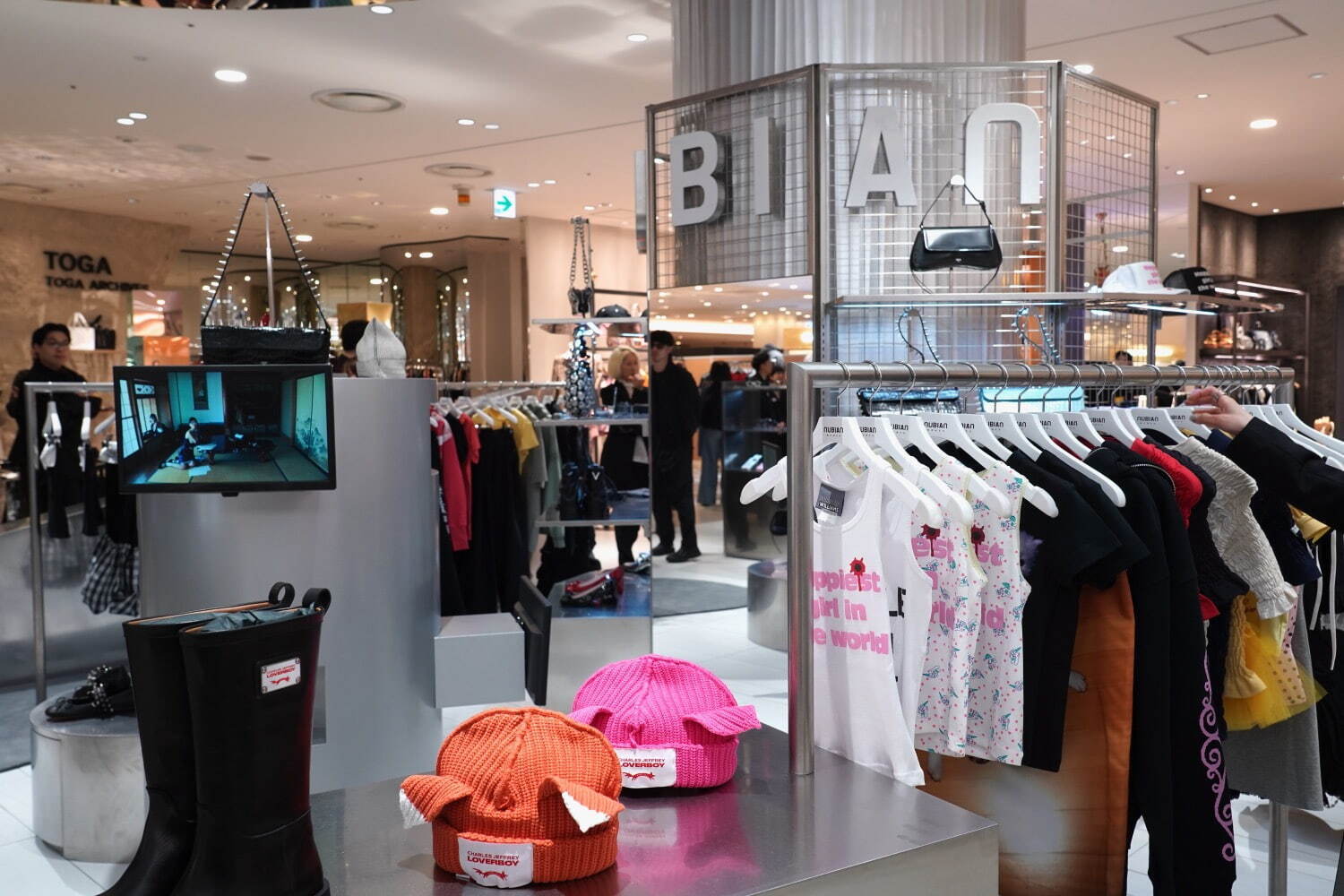 大阪・阪急梅田3階に新ファッションエリア「ビヨンドワールド