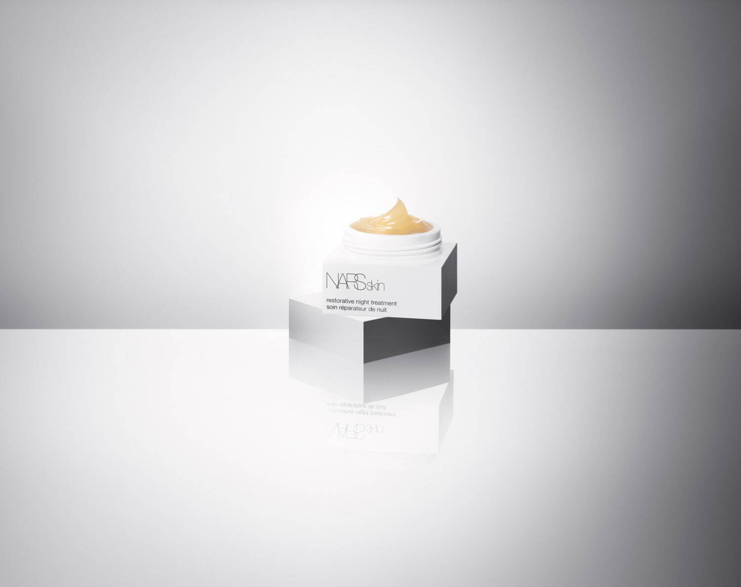 NARSの2022年スキンケア、“光を反射する肌へ”新作ローション＆アイ