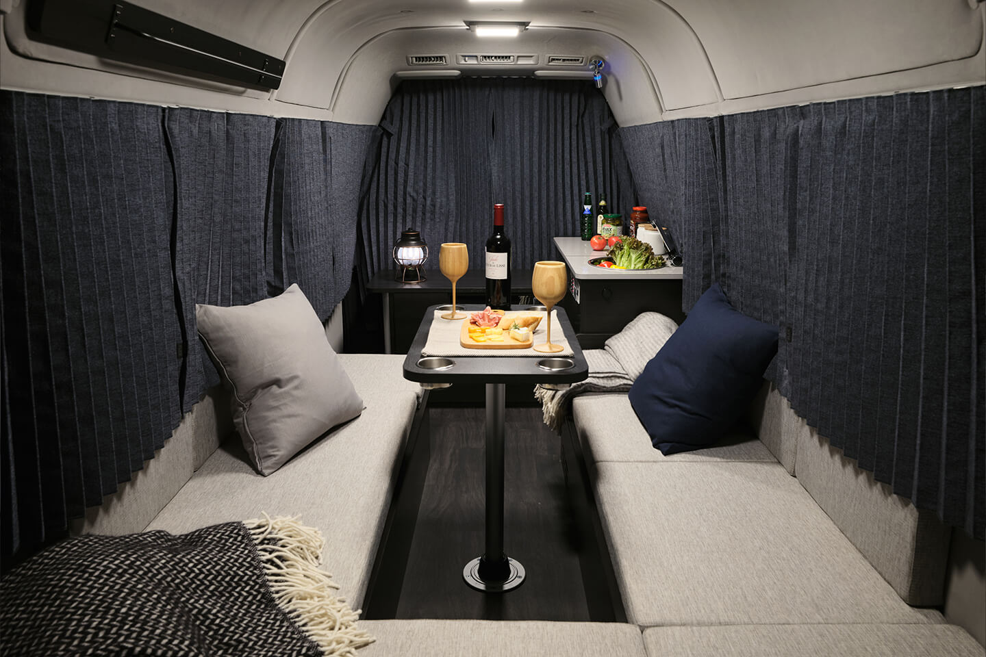 NH#02(トヨタハイエース キャンピングカー) | ラインナップ車両一覧