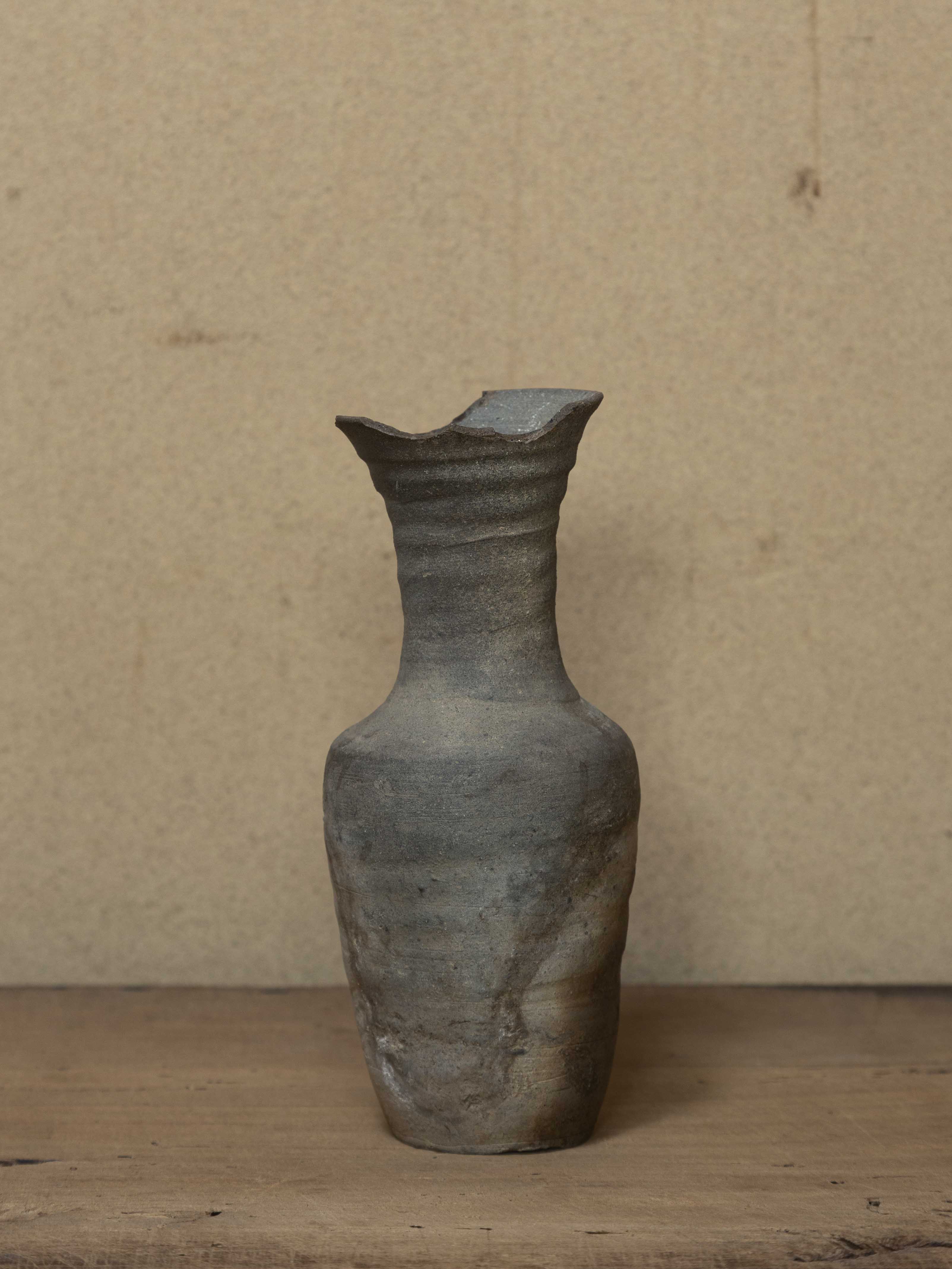 38 須恵砧形水瓶 | 花と器と 高木孝 | ブログ | 工芸青花 kogei-seika