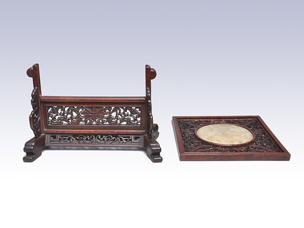 大硯屏 双桃彫、玉板入り 唐木花唐草透かし入り枠付き 高37cm | 古