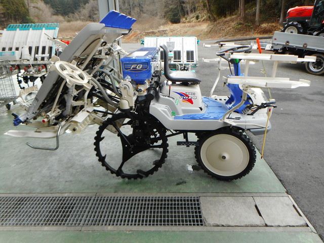 ヰセキ 乗用田植機 PQZ4-DULF 4条植 ロータリー植付 8.8ps 施肥付き