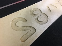 車内形式プレート1