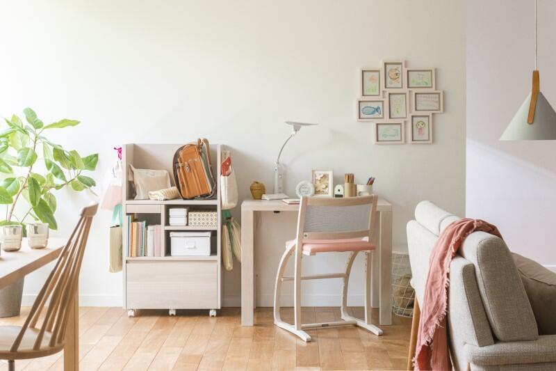 ホワイトインテリアの子ども部屋におすすめ！カリモクのホワイトデスク