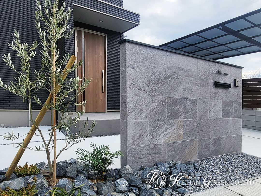 高級感のある大判タイルを使った門柱 守山市 | 京阪グリーン | 滋賀