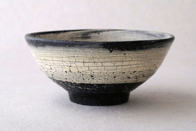 4黒地刷めし碗 尾形アツシ | 作家もの和食器通販【暮らし用品】