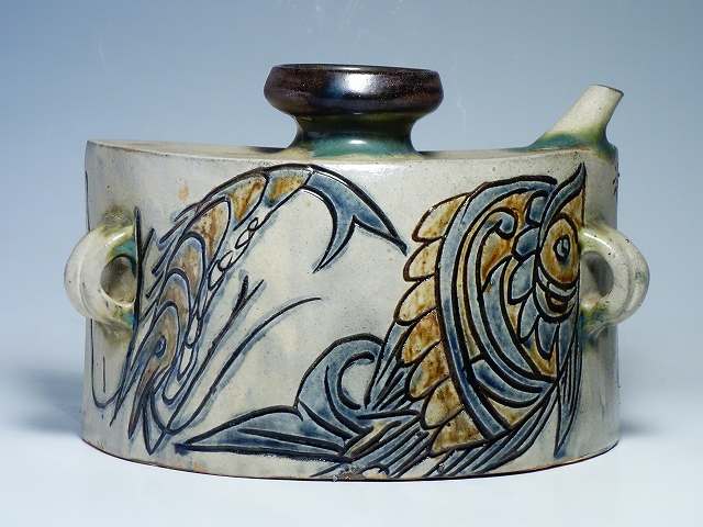 人間国宝 金城次郎作 魚海老文 大型 壷屋焼 抱瓶 | 東京世田谷の買取