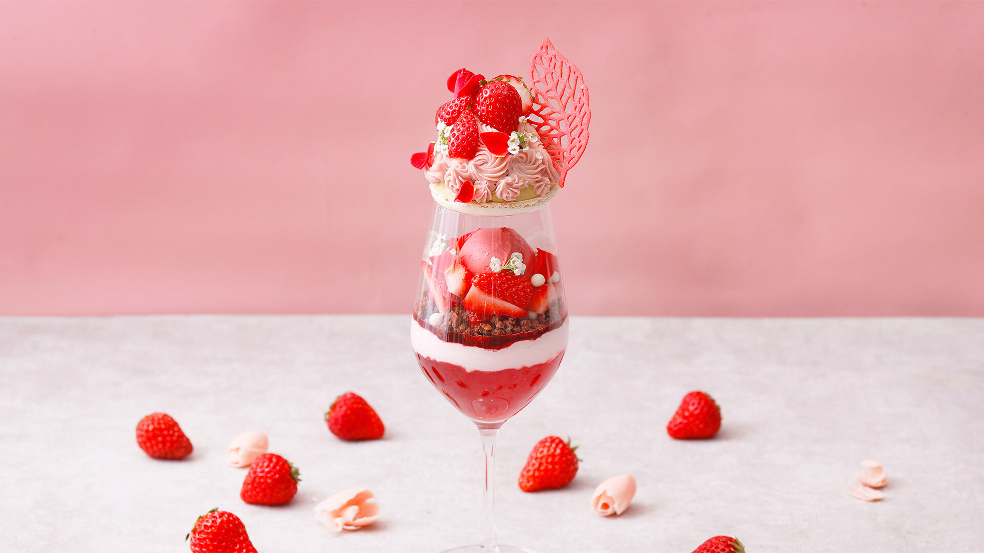 いちご＆ローズパフェ | ホテル インターコンチネンタル 東京ベイ