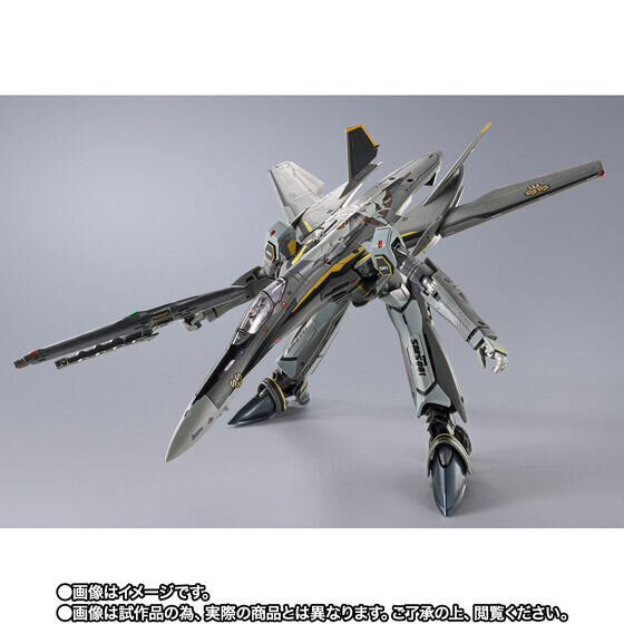 アーマードパーツが圧倒的迫力！「マクロスF」より、「DX超合金 VF-25S